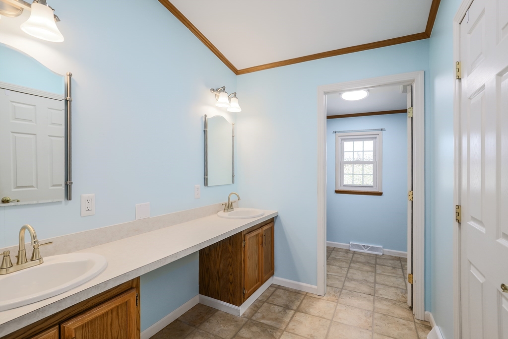 89 Celebration Circle Chicopee, MA 01020 - Photo 20 of 28