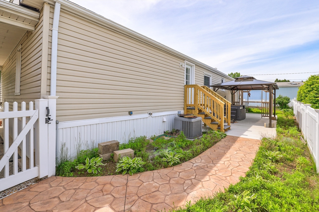 89 Celebration Circle Chicopee, MA 01020 - Photo 5 of 28