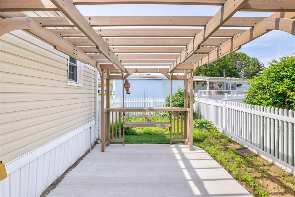 89 Celebration Circle Chicopee, MA 01020 - Photo 7 of 28