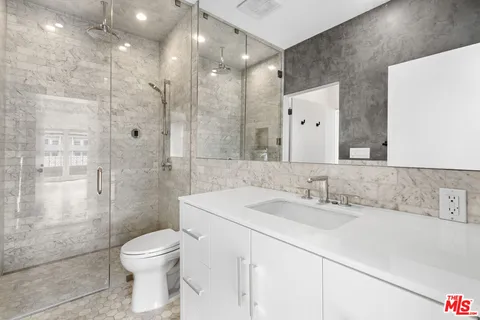 $4,995,000 | 22 28th Place, Venice, CA 90291