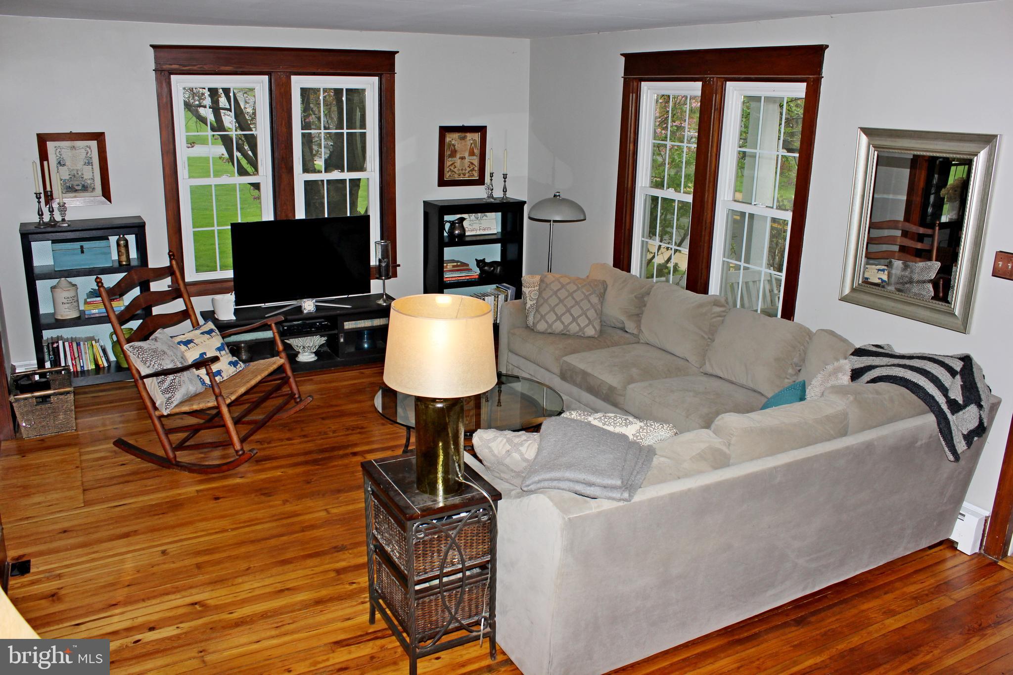 439 Woodcrest Avenue Lititz, PA 17543 - Photo 4 of 37 Gallery Image 4