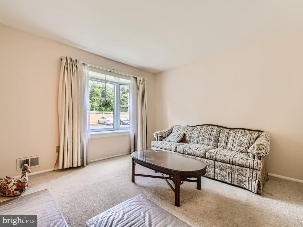 9921 Boise Road Laurel, MD 20708 - Photo 3 of 26 Living Room