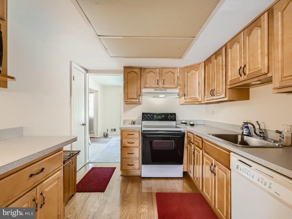 9921 Boise Road Laurel, MD 20708 - Photo 9 of 26 Kitchen