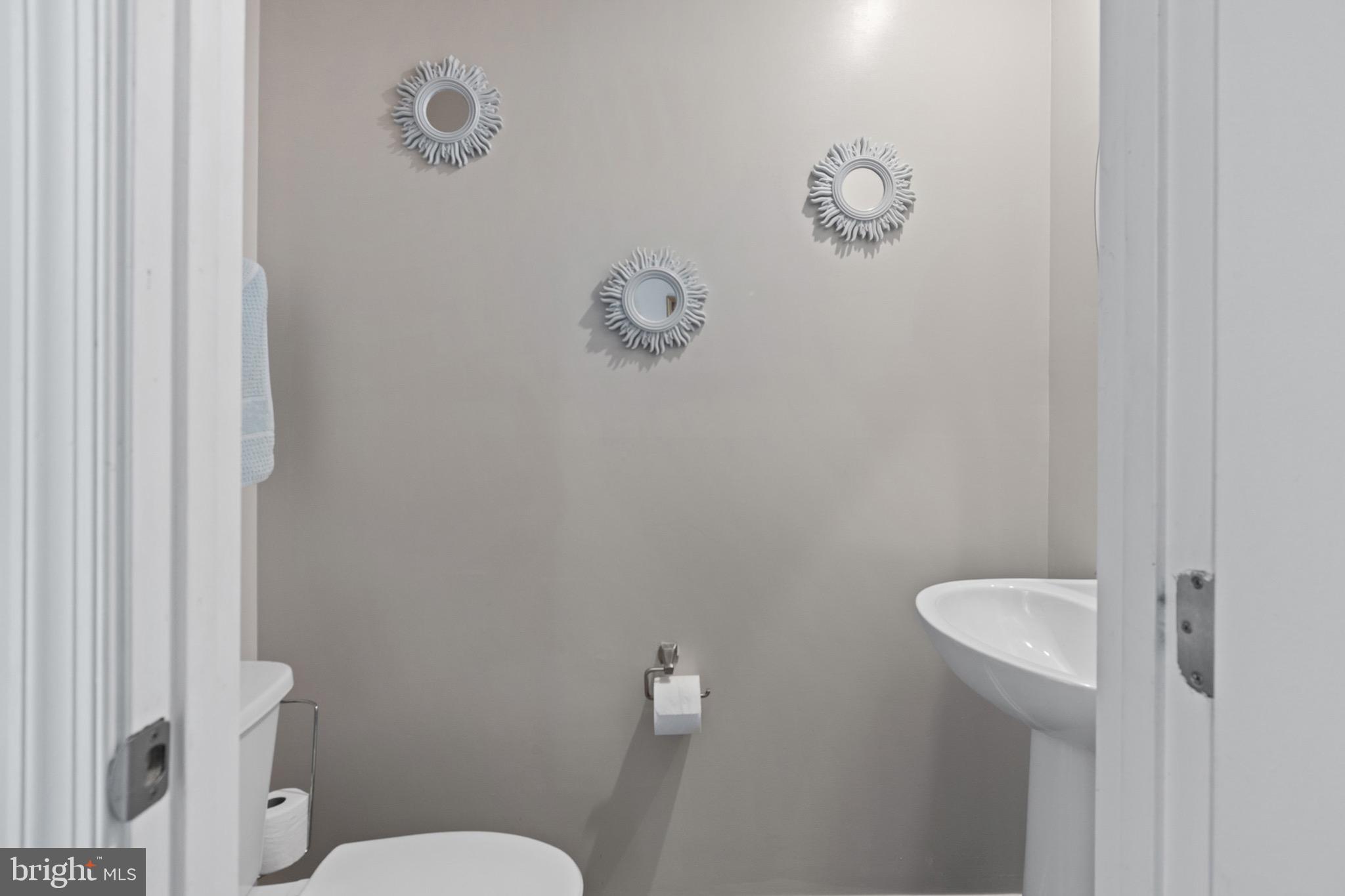 1049 Wickersham Way Middletown, DE 19709 - Photo 10 of 33 a bathroom with a toilet and a sink