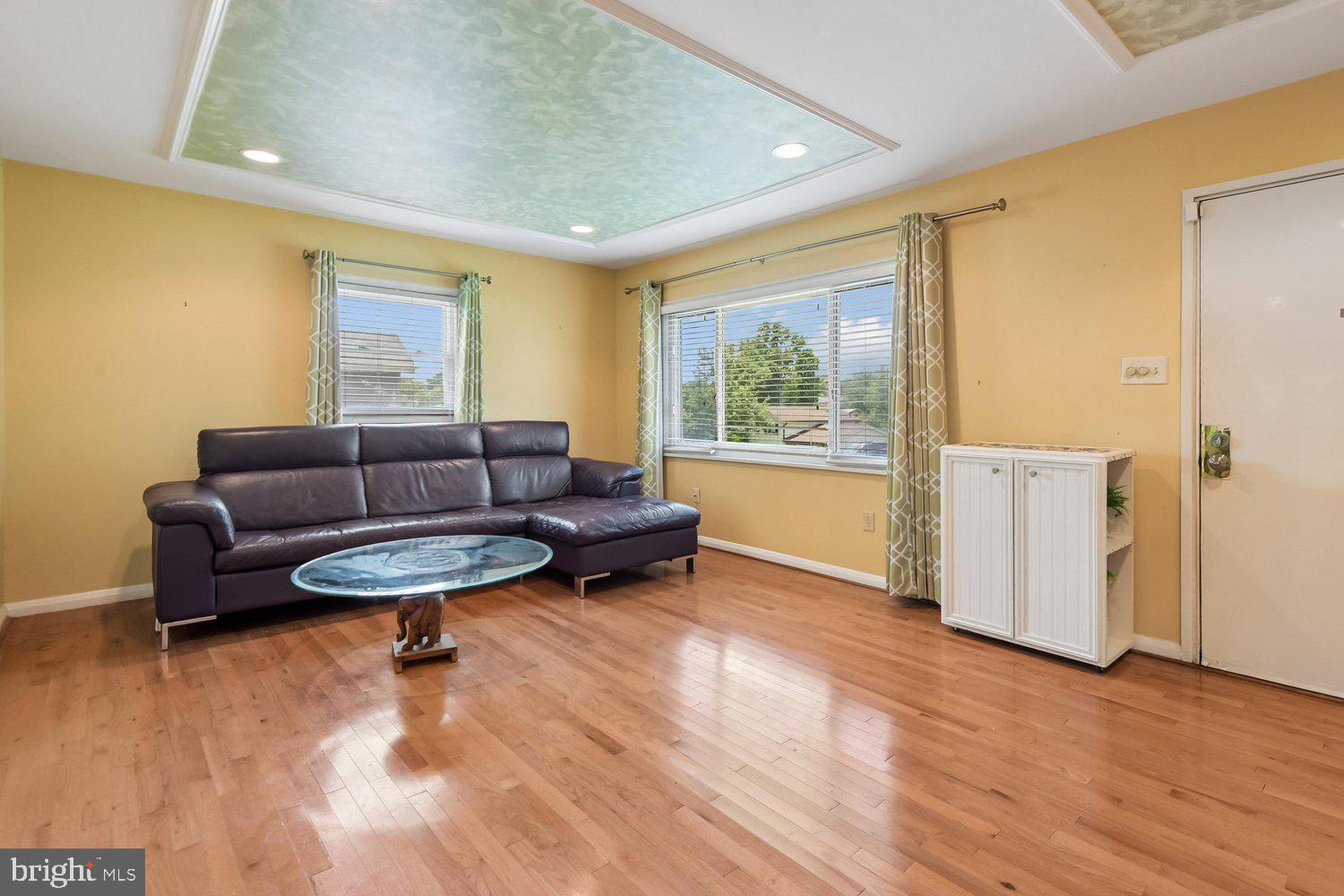 6822 Fox Meadow Road Baltimore, MD 21207 - Photo 4 of 35 Living Room