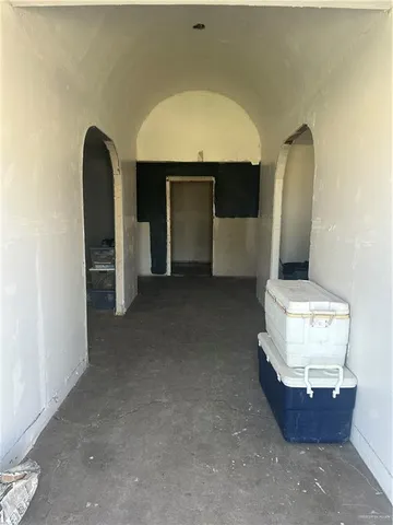 a view of livingroom with furniture