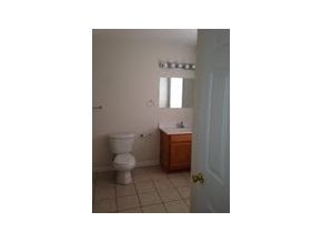 415 Packing House Road, Unit 18 Kingsport, TN 37660 - Photo 4 of 14 master bath