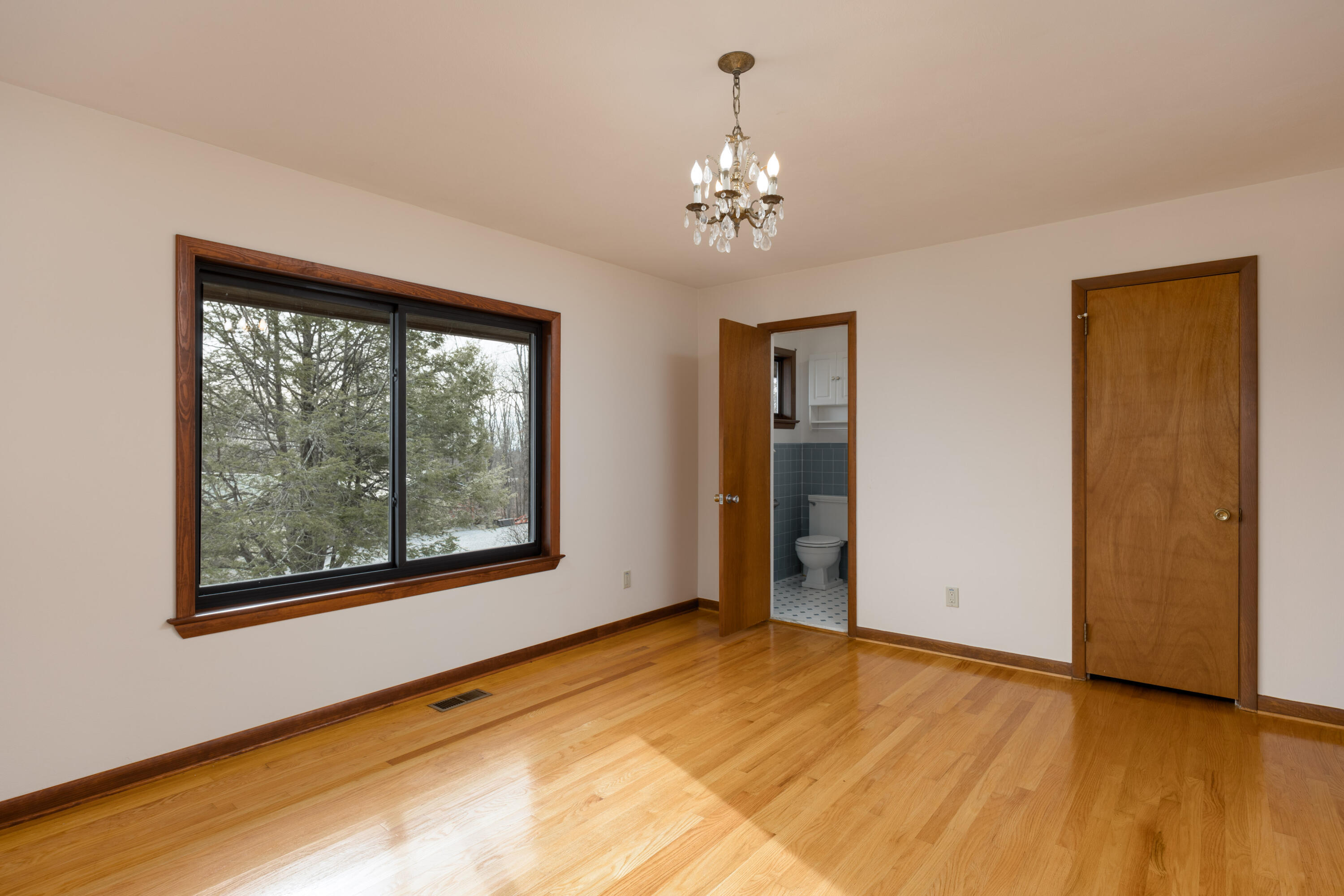 2204 Fairmount Pike Walden, TN 37377 - Photo 29 of 64 Master Bedroom, Main Level