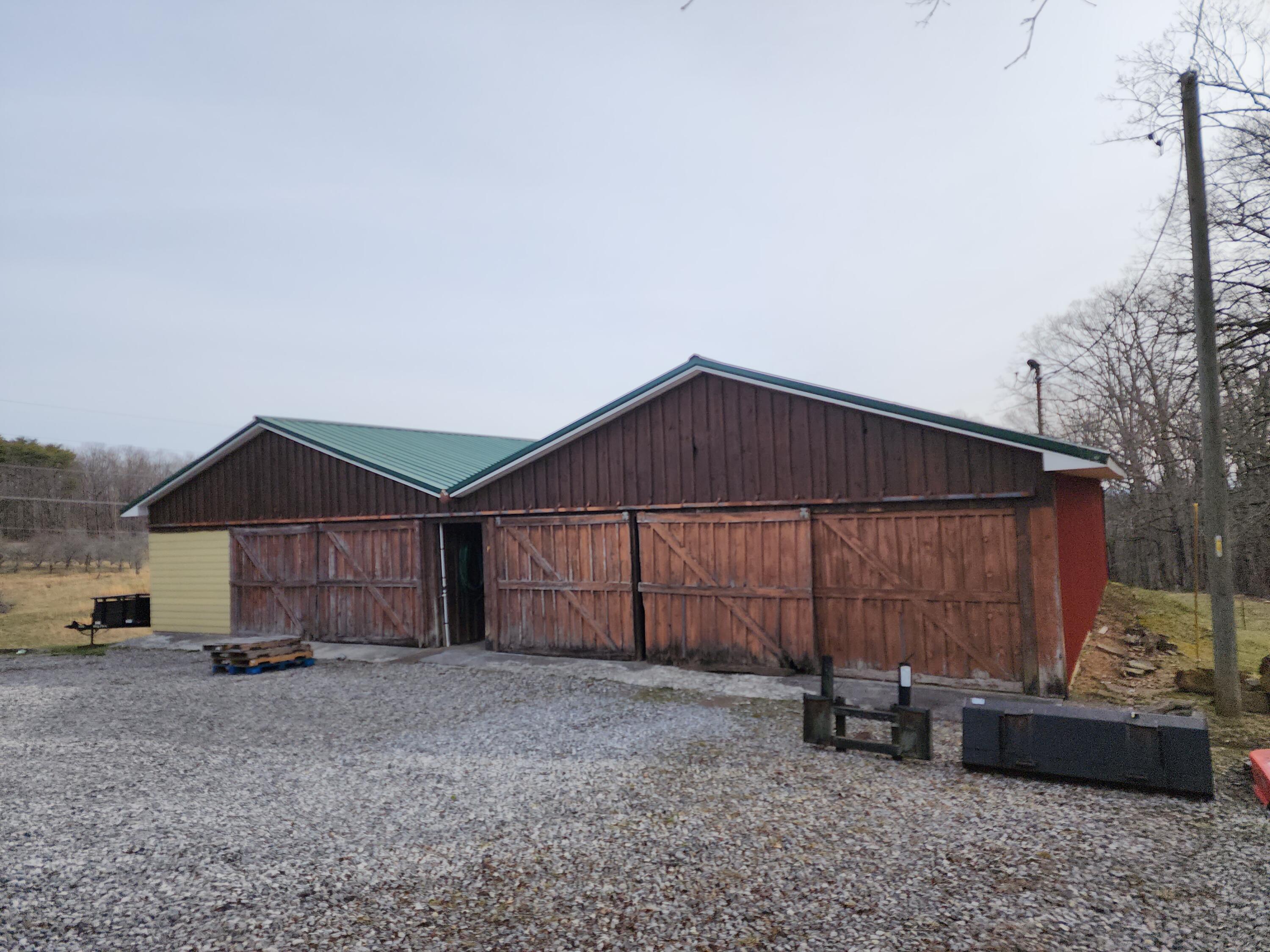 2204 Fairmount Pike Walden, TN 37377 - Photo 59 of 64 Barn, Front Doors