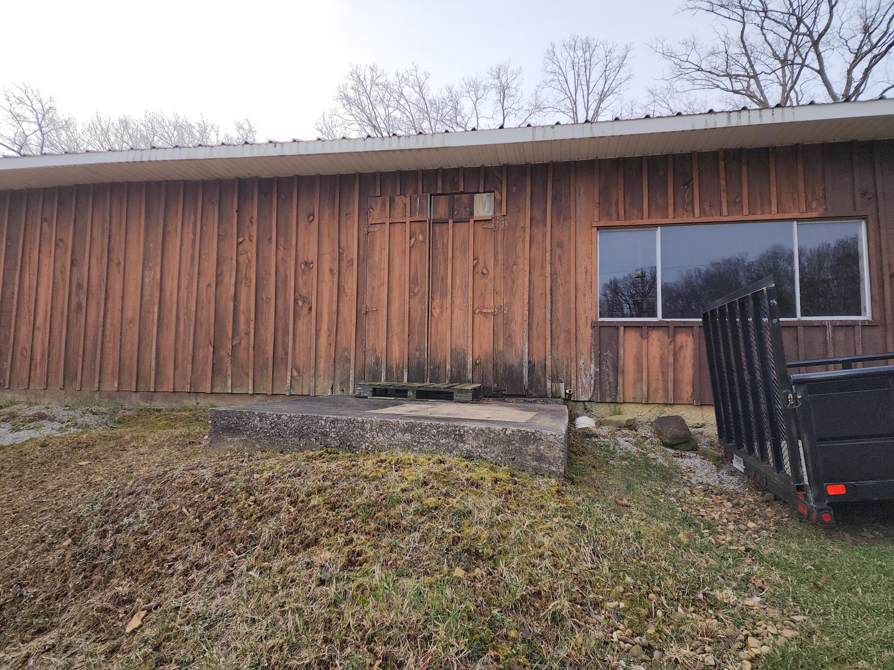 2204 Fairmount Pike Walden, TN 37377 - Photo 61 of 64 Barn, Side Door