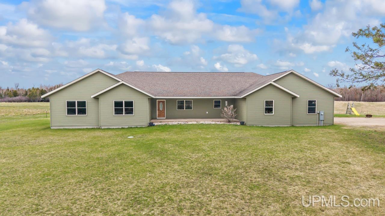 6230 East 5th Road Bark River, MI 49807 - Photo 4 of 48