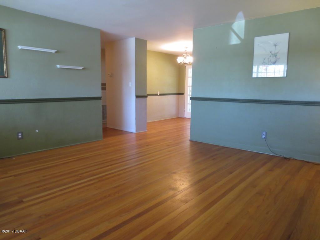 1639 Ridge Avenue Daytona Beach, FL 32117 - Photo 3 of 16 Living Room