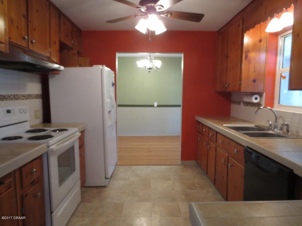 1639 Ridge Avenue Daytona Beach, FL 32117 - Photo 5 of 16 Kitchen
