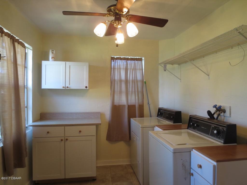 1639 Ridge Avenue Daytona Beach, FL 32117 - Photo 6 of 16 Laundry Room