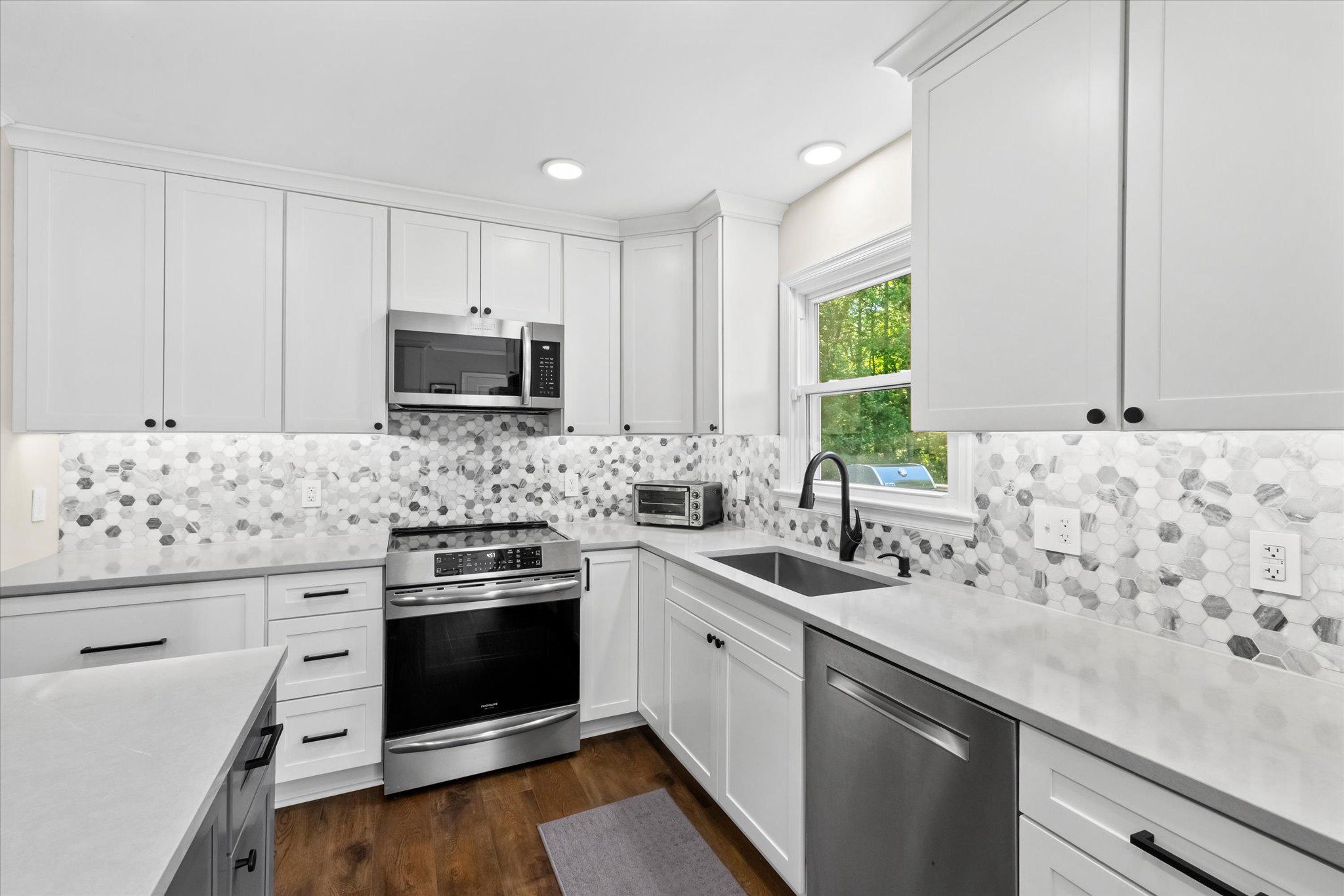 230 Richards Ferry Road Fredericksburg, VA 22406 - Photo 20 of 96 Matte black fixtures and knobs.