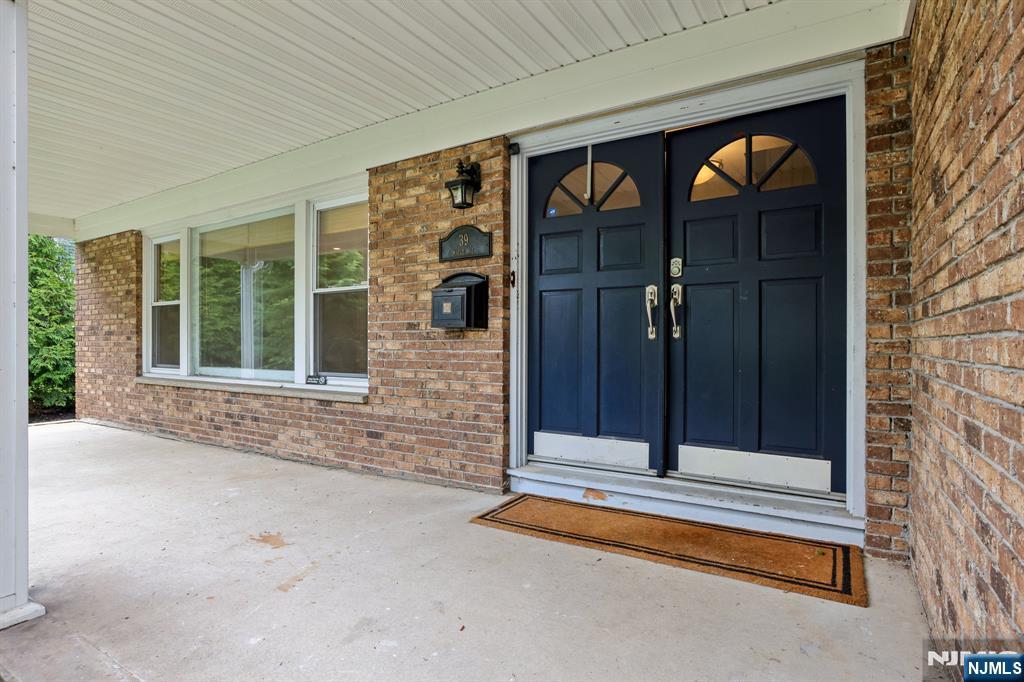 39 Maple Avenue Demarest, NJ 07627 - Photo 4 of 49