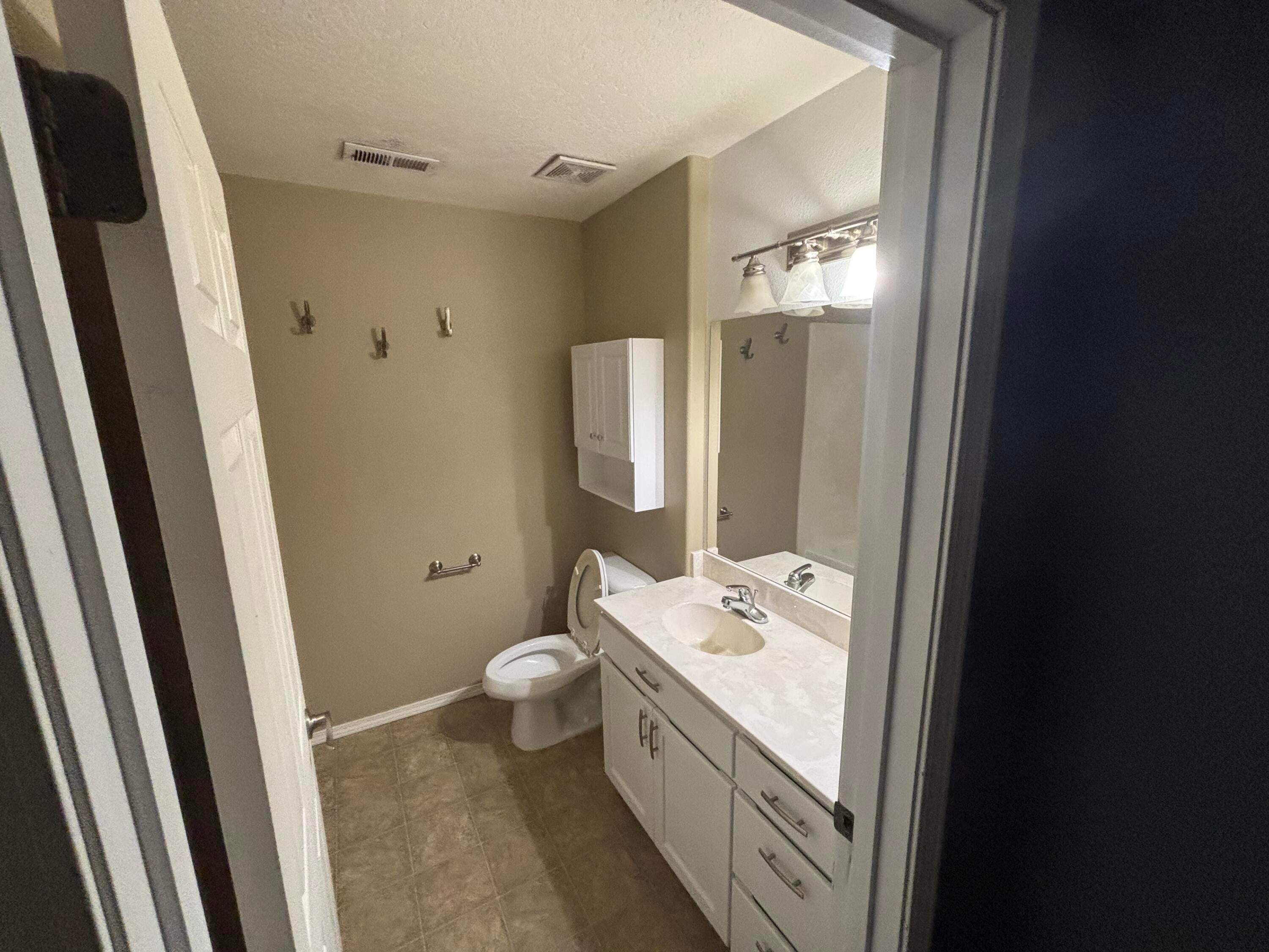 450 Midway Road, Unit 16 Medford, OR 97501 - Photo 13 of 18 11