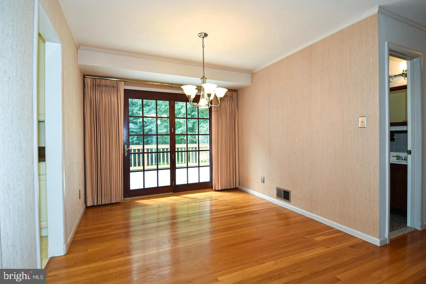 606 Kingsley Road Southwest Vienna, VA 22180 - Photo 14 of 45