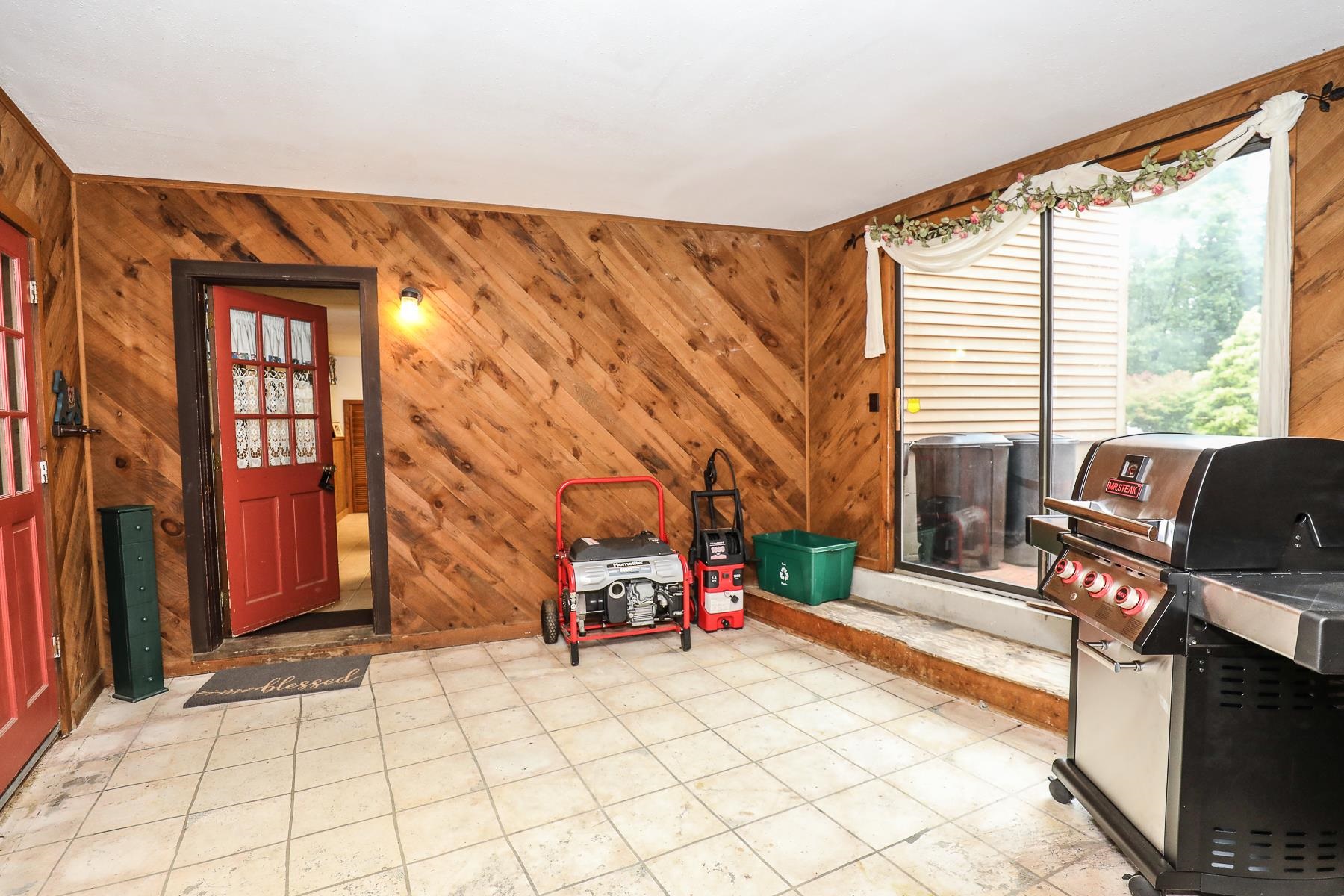 16 Sheldon Road Derry, NH 03038 - Photo 5 of 40