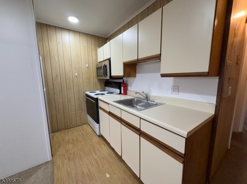 254 Clove Road, Unit G Montague, NJ 07827 - Photo 6 of 14 a kitchen that has a sink and a stove in it