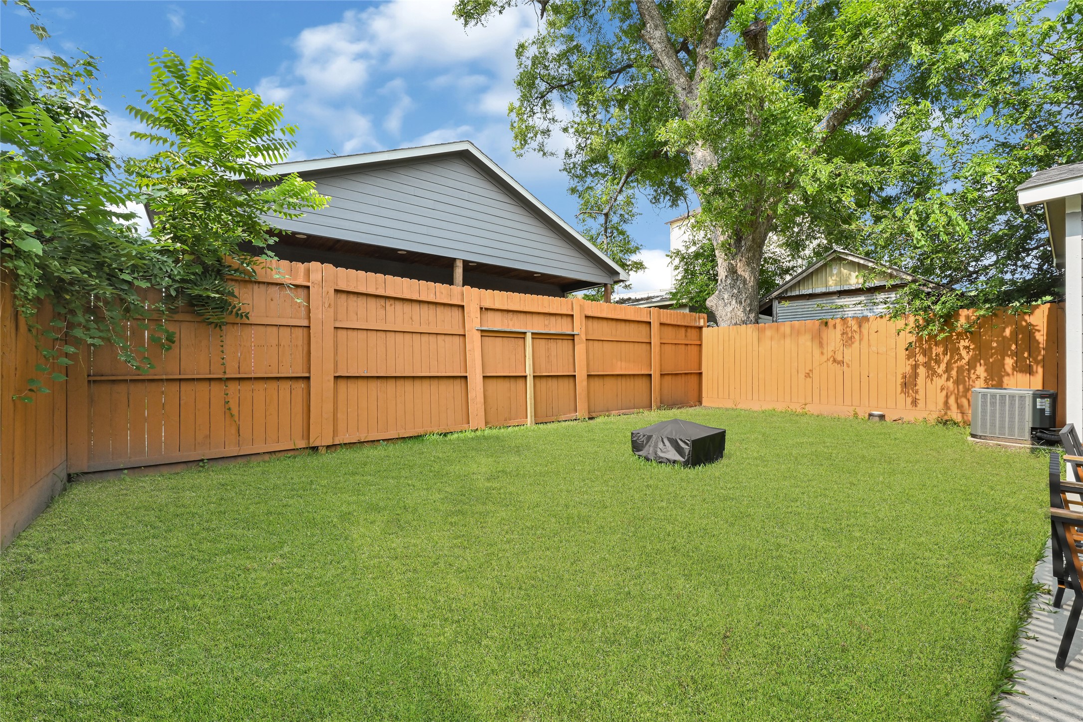 822 East 32nd Street Houston, TX 77022 - Photo 21 of 23