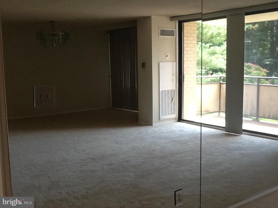 5225 Pooks Hill Road, Unit 304S Bethesda, MD 20814 - Photo 21 of 29 Living Room