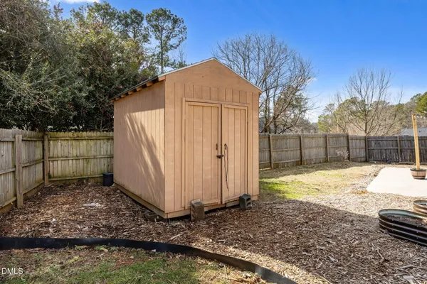 a view of a backyard space