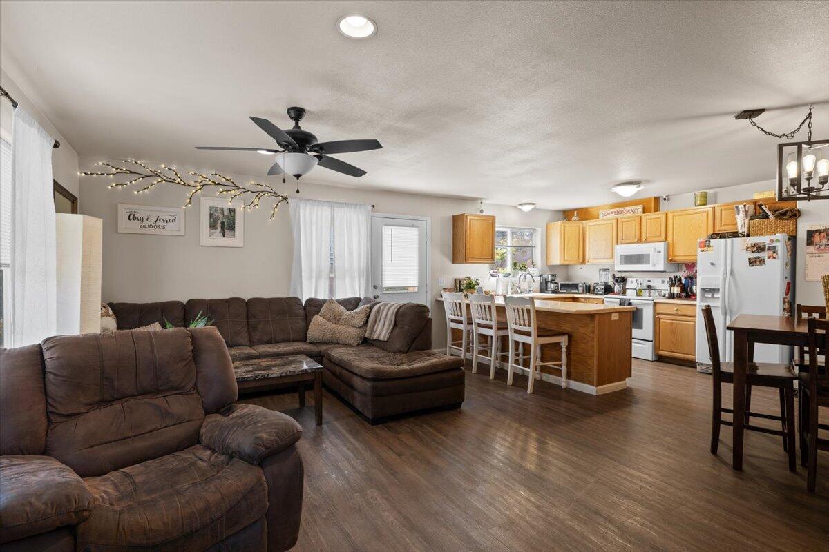 114 Cedar Street Central Point, OR 97502 - Photo 5 of 47 05-CI_2883