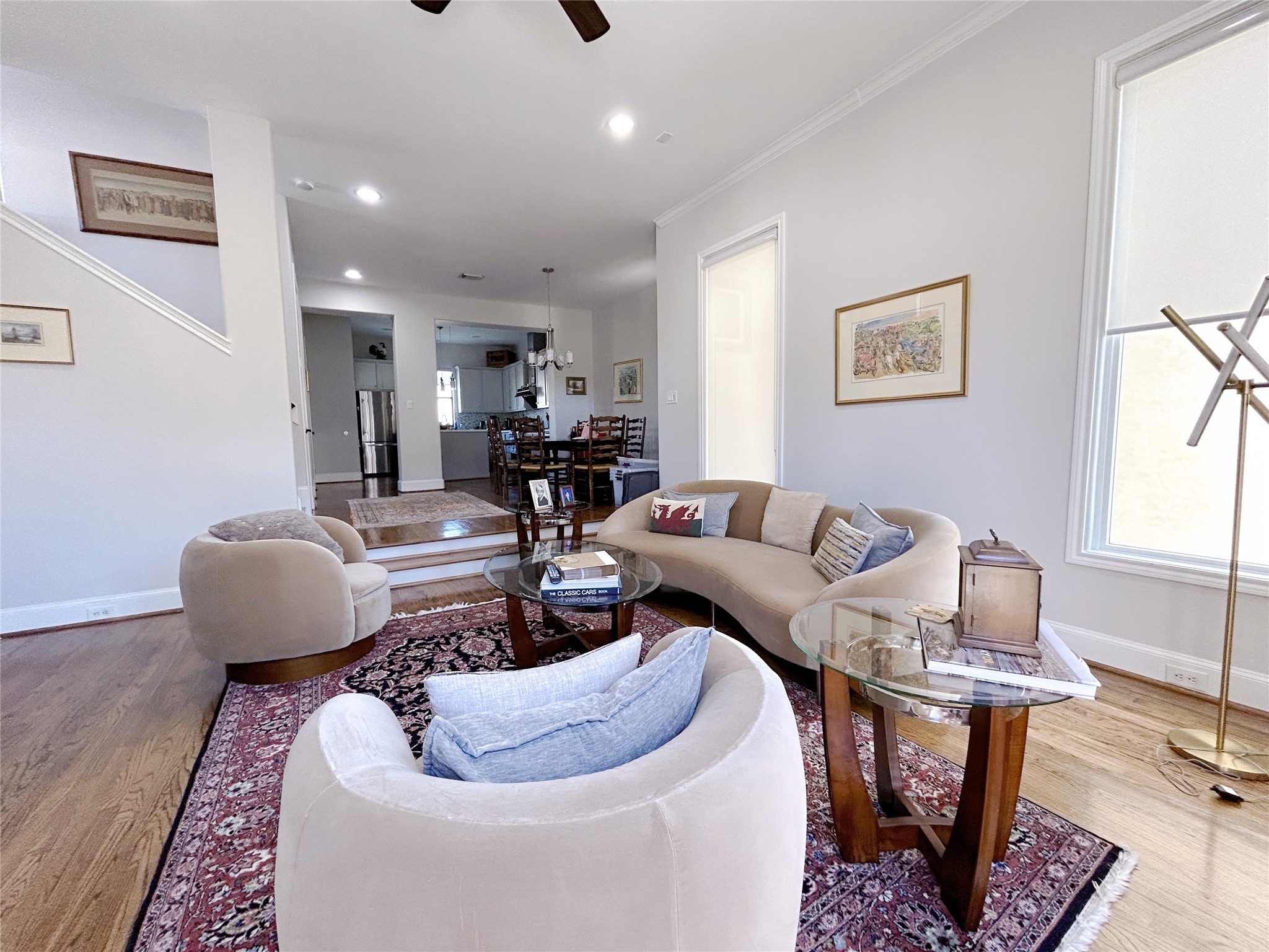 939 Queen Annes Road Houston, TX 77024 - Photo 24 of 40 a living room with furniture and a window