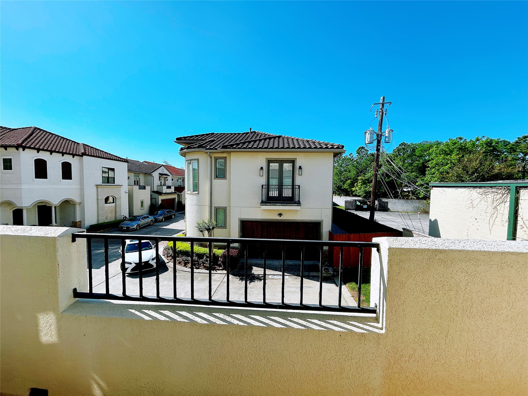 939 Queen Annes Road Houston, TX 77024 - Photo 40 of 40 a view of a house with large windows and wooden fence