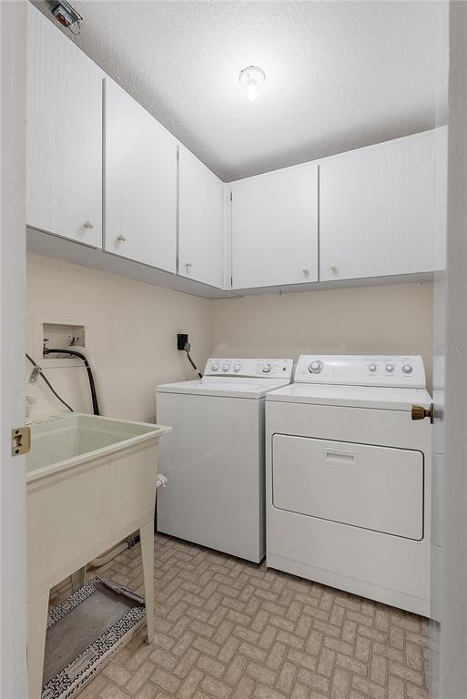 700 Starkey Road, Unit 1525 Largo, FL 33771 - Photo 25 of 46 a utility room with dryer and washer