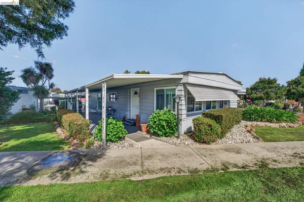 a view of a house with a yard and plants