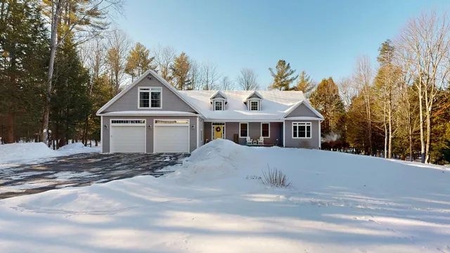 $625,000 | 17 Bowdoin Drive, Lewiston, ME 04240