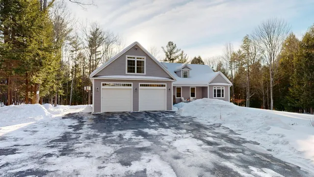 $625,000 | 17 Bowdoin Drive, Lewiston, ME 04240