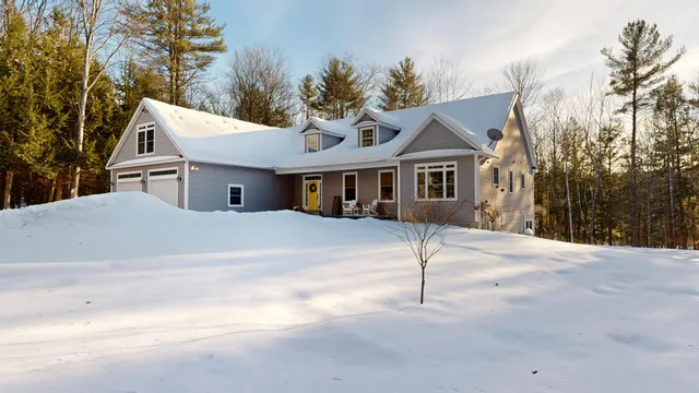 $625,000 | 17 Bowdoin Drive, Lewiston, ME 04240