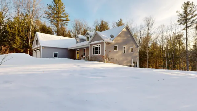 $625,000 | 17 Bowdoin Drive, Lewiston, ME 04240