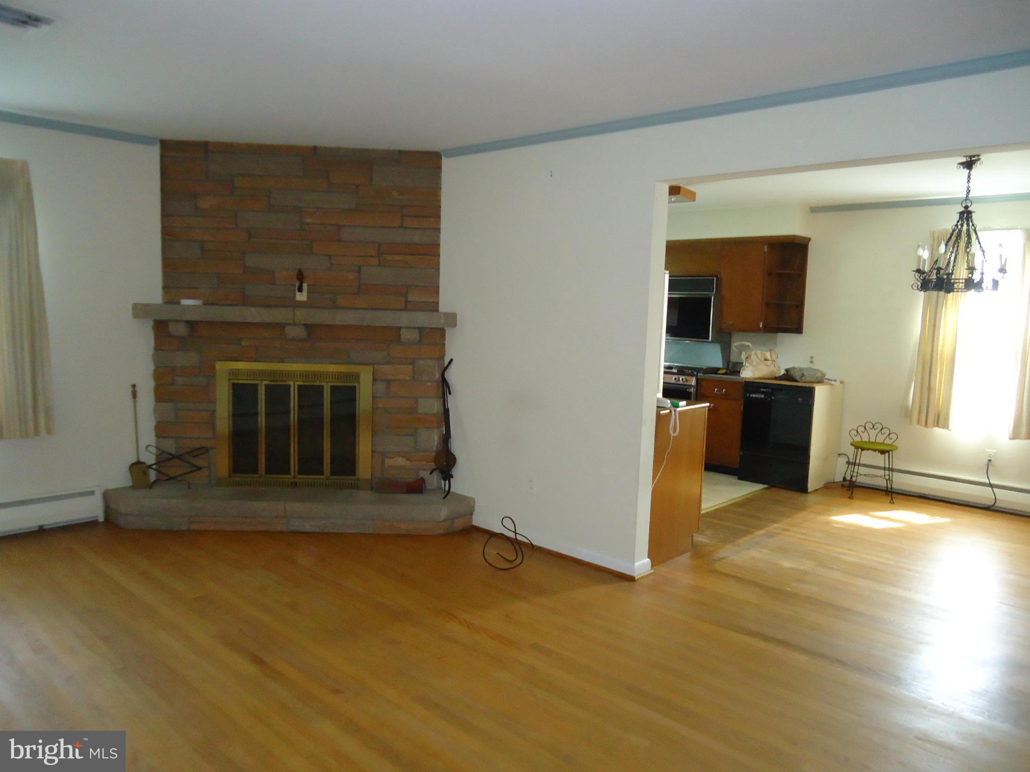 3503 Kelox Road Baltimore, MD 21207 - Photo 2 of 14 Living Room
