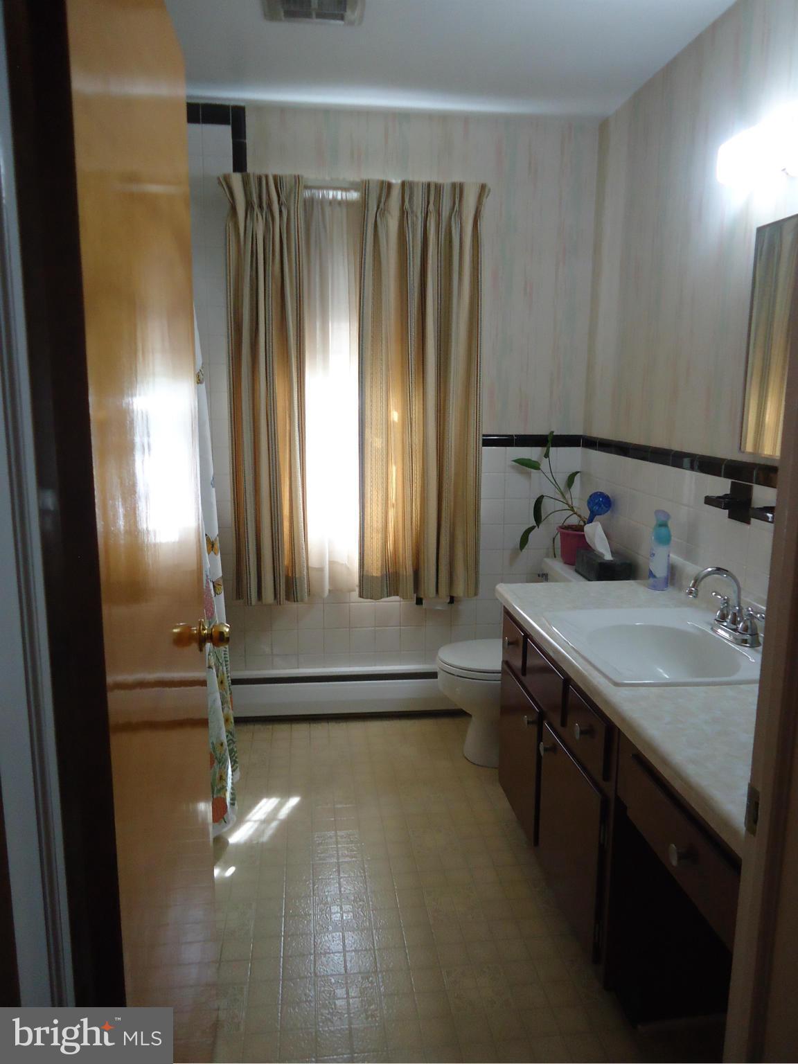 3503 Kelox Road Baltimore, MD 21207 - Photo 11 of 14 Bath