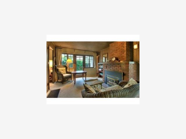 4 Perry Avenue Menlo Park, CA 94025 - Photo 2 of 9 a picture of a living room with a large window