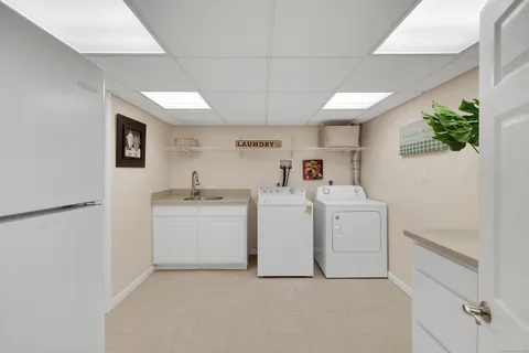 $1,895,000 | 5 New England Drive, Stamford, CT 06903