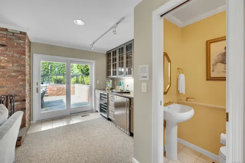 $1,895,000 | 5 New England Drive, Stamford, CT 06903