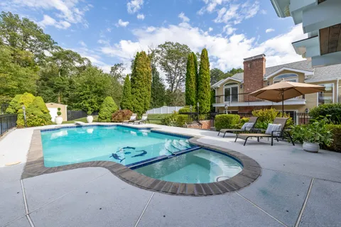 $1,895,000 | 5 New England Drive, Stamford, CT 06903