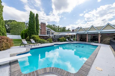 $1,895,000 | 5 New England Drive, Stamford, CT 06903