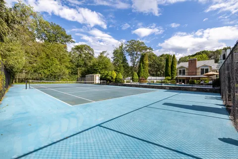 $1,895,000 | 5 New England Drive, Stamford, CT 06903