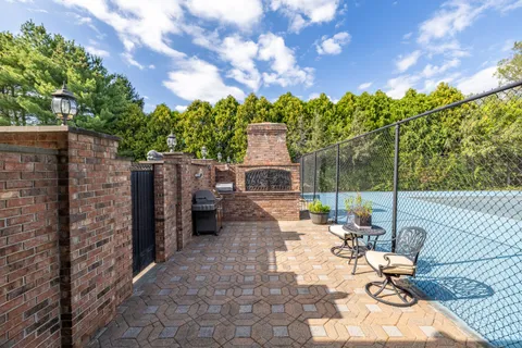 $1,895,000 | 5 New England Drive, Stamford, CT 06903