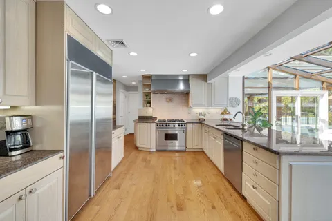 $1,895,000 | 5 New England Drive, Stamford, CT 06903