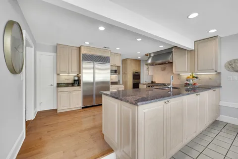 $1,895,000 | 5 New England Drive, Stamford, CT 06903