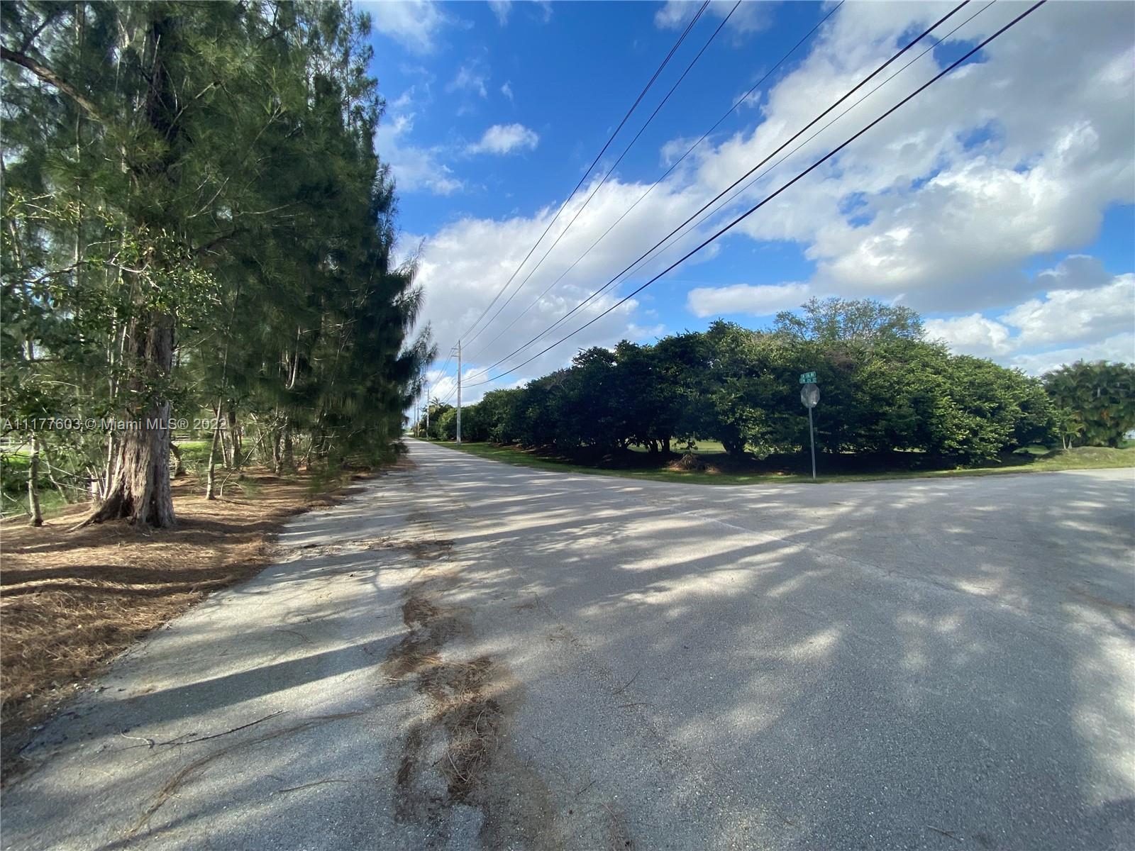 28 Sw Street Davie, FL 33330 - Photo 12 of 18