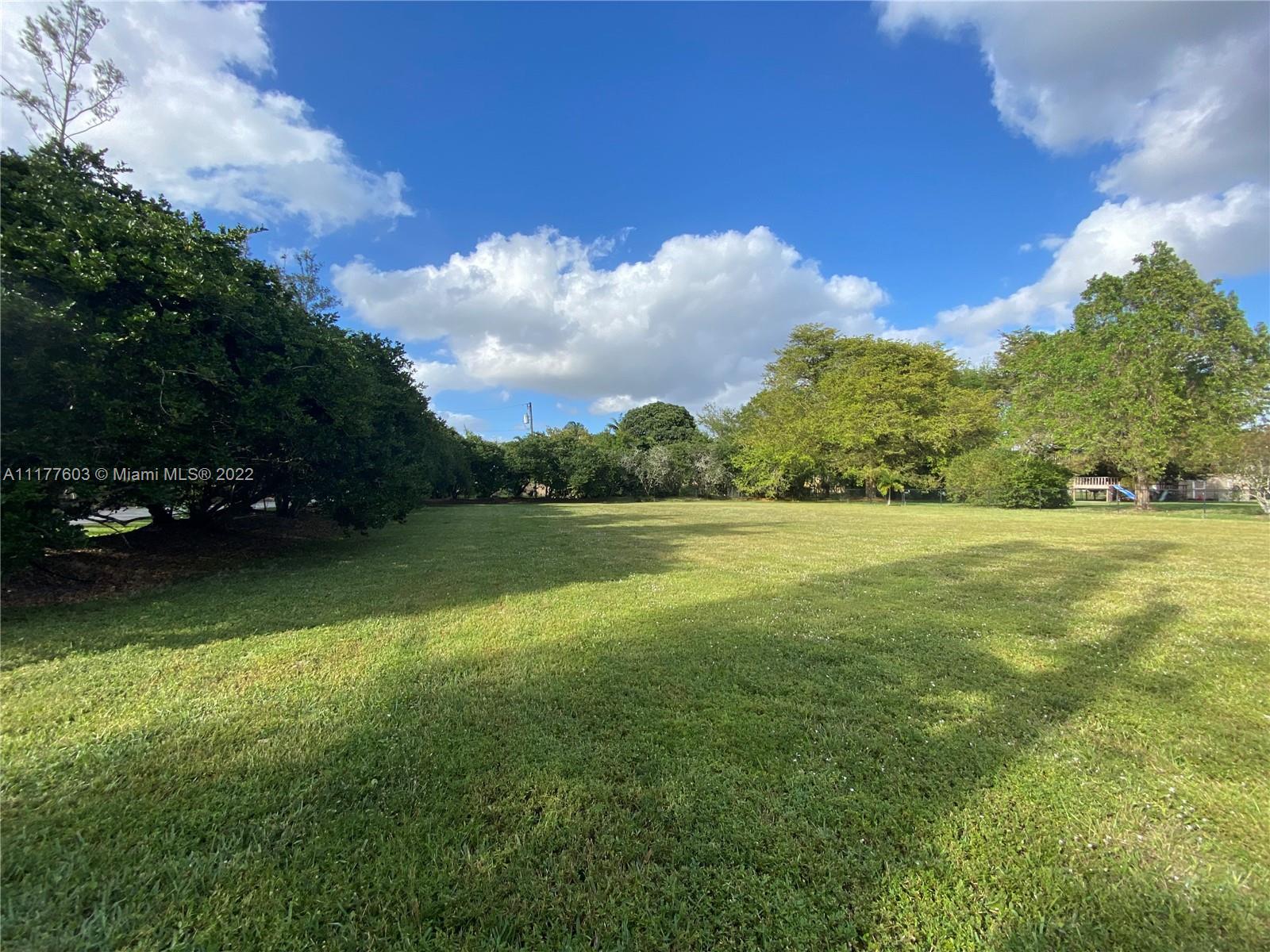 28 Sw Street Davie, FL 33330 - Photo 2 of 18
