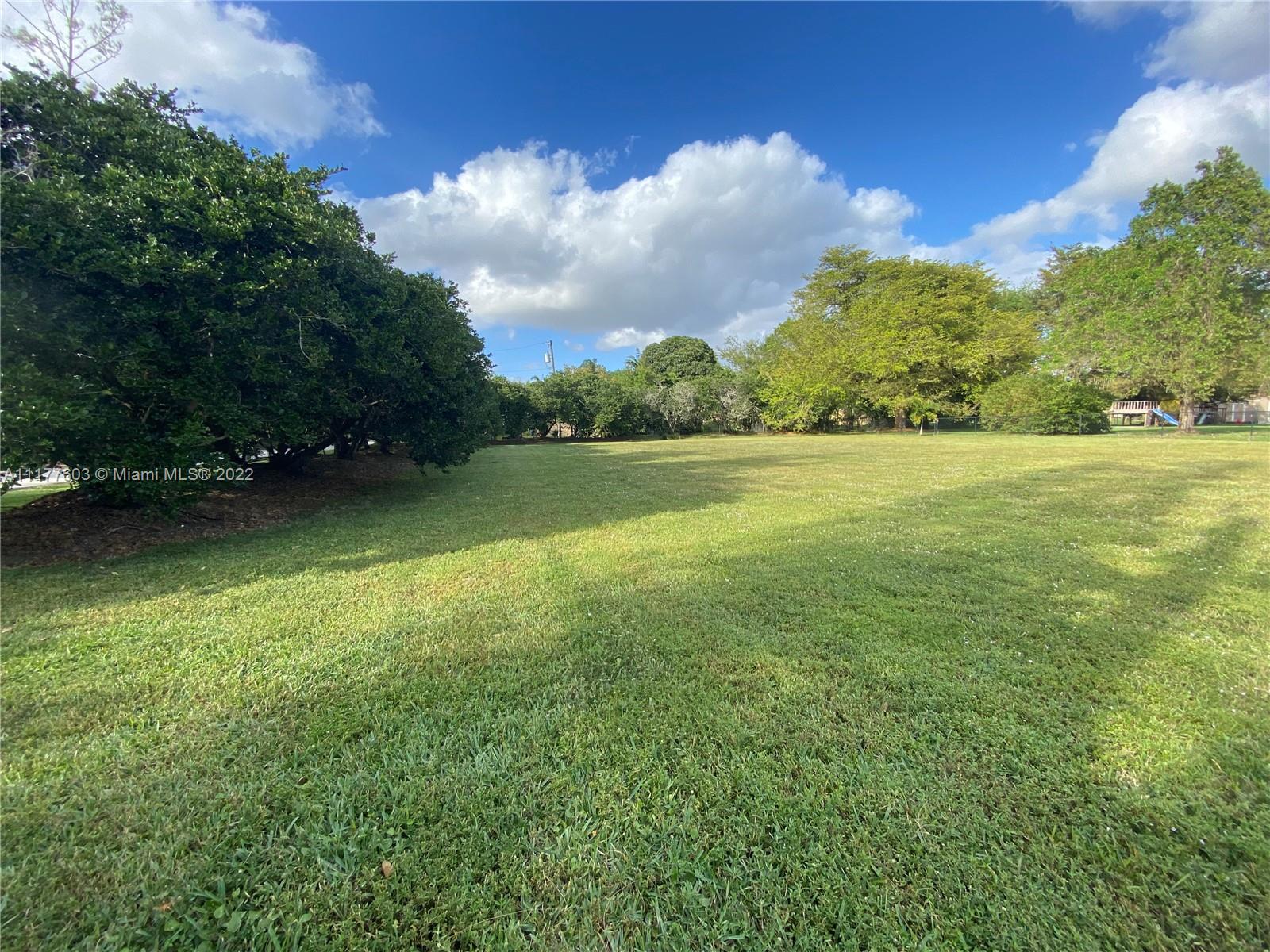 28 Sw Street Davie, FL 33330 - Photo 3 of 18